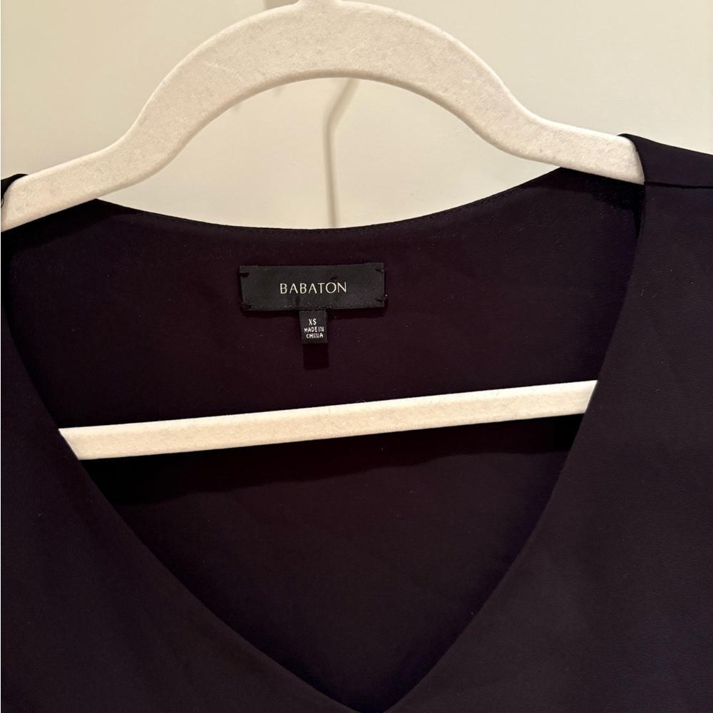 Aritzia Babaton Randy Black V-
Neck Blouse size xs - Picture 6 of 6